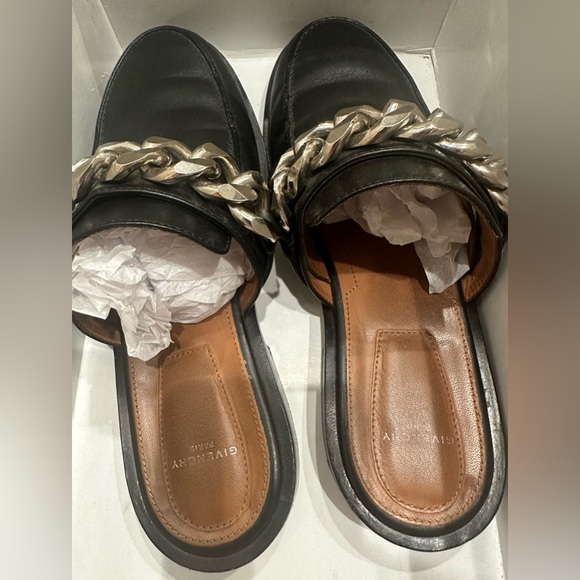 Givenchy Chain Noir Loafer in Black Leather - Picture 2 of 11